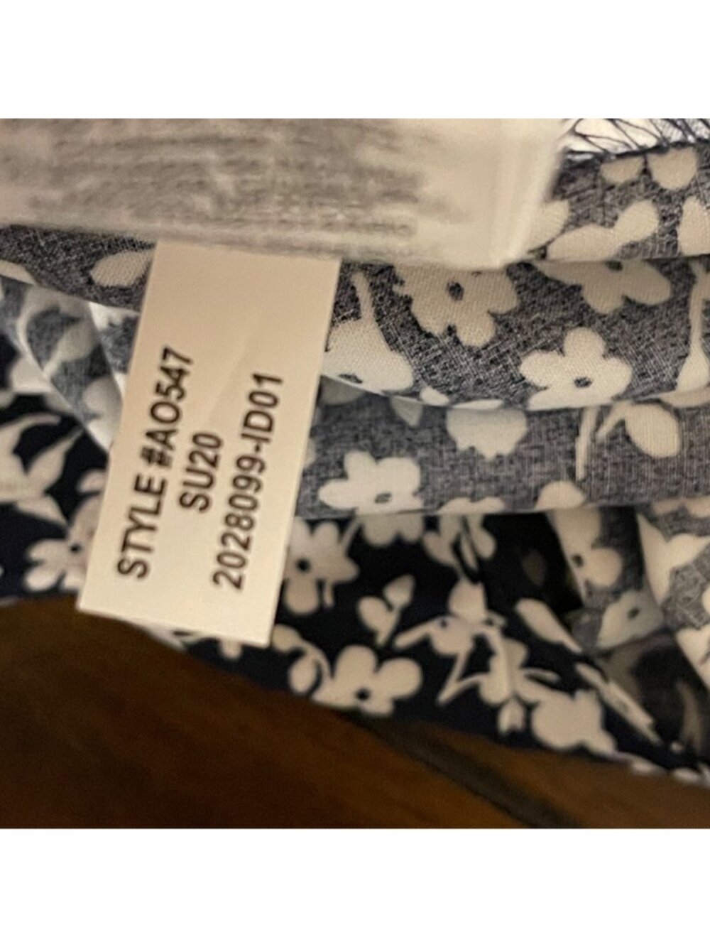 J.Crew Womens XS Navy Floral Short Sleeve Blouse Split Neck 100% Viscose Lightwe - Picture 10 of 12